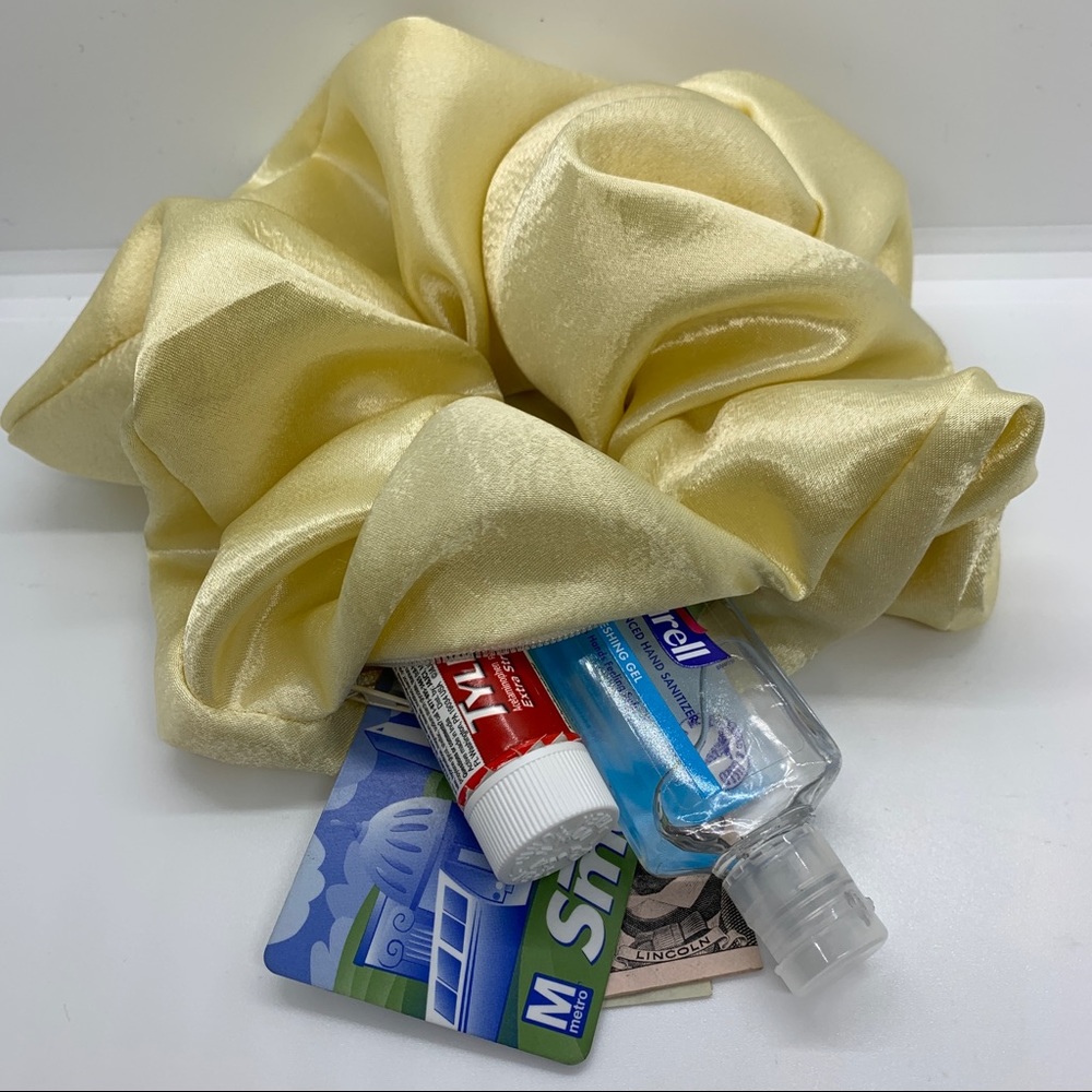 OVERSIZED Zipper Pouch Scrunchie Cream